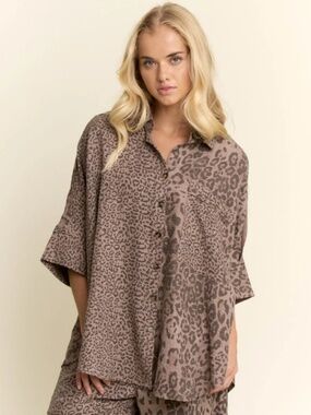Davi & Dani Oversized Button Down Top - NWT